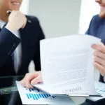 Umowa z kluczowymi pracownikami — vesting, non-compete, konflikty udziałów